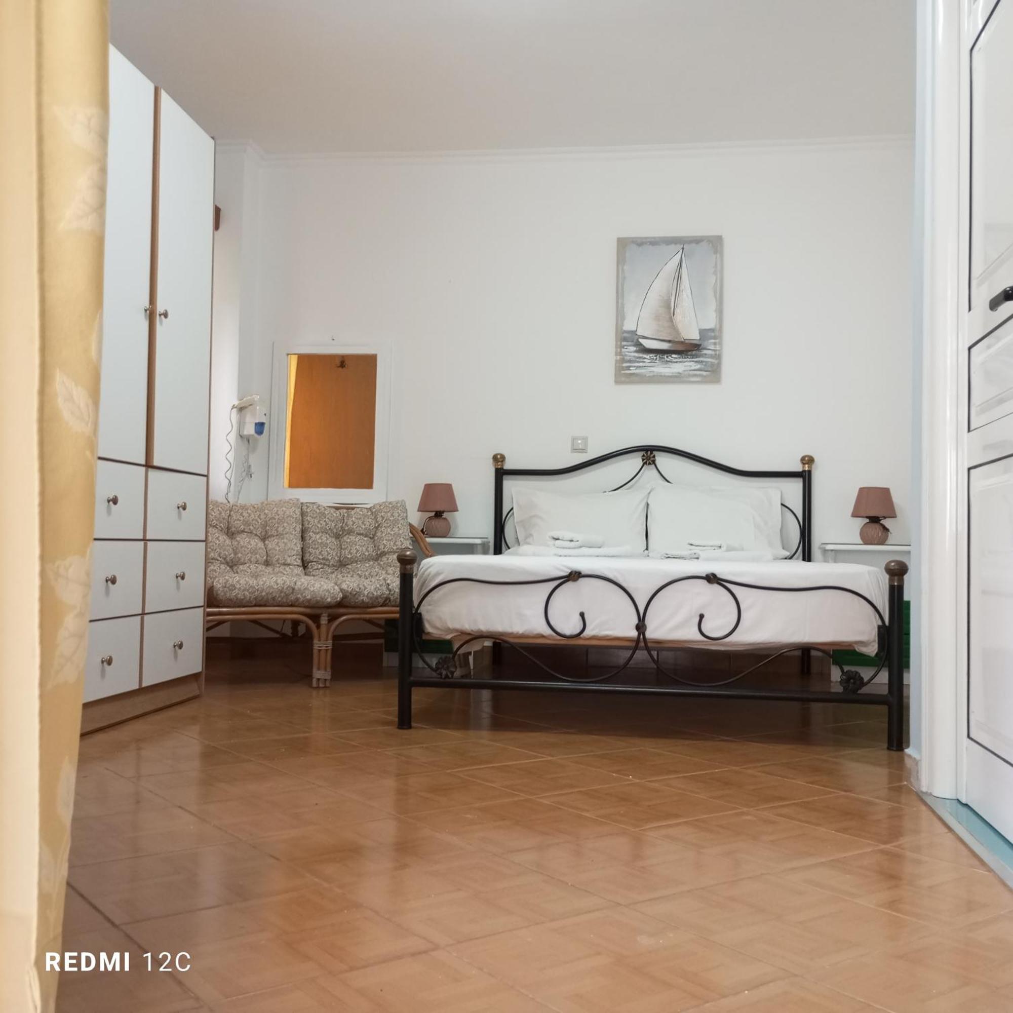 Queen Bay Studios Vasilikí Rom bilde